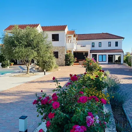 Svemir 아파트 드라게